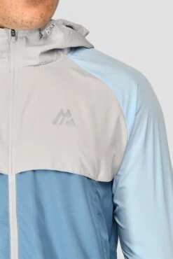 Breeze Windbreaker - Moonstone/Light Smoke Grey/Steel Blue 10 Breeze Windbreaker - Moonstone/Light Smoke Grey/Steel Blue -Sports Clothing Store BREEZE WINDBREAKER MOONSTONE LT SMOKE GREY STEEL BLUE logo detail