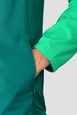 Breeze Windbreaker - Mountain Meadow/Moonstone/Deep Sea 11 Breeze Windbreaker - Mountain Meadow/Moonstone/Deep Sea -Sports Clothing Store BREEZE WINDBREAKER MOUNTAIN MEADOW MOONSTONE DEEP SEA sleeve detail