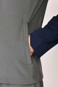 Curve 2.0 Jacket - Midnight Blue/Dark Slate Grey -Sports Clothing Store CURVE 2.0 JACKET MIDNIGHTBLUE SLATEGREY POCKETDETAIL