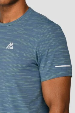 Fly 2.0 T-Shirt - Steel Blue/OG Neon/Moonstone 9 Fly 2.0 T-Shirt - Steel Blue/OG Neon/Moonstone -Sports Clothing Store FLY 2.0 TEE STEEL BLUE OG NEON MOONSTONE Logo detail