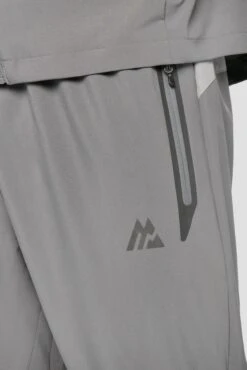 Lumos Woven Pant - Cement Grey -Sports Clothing Store Lumospant CementGrey Close 1