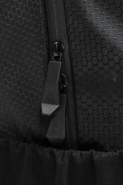 MTX Trail 2.0 32L Backpack - Black/Cement Grey 13 MTX Trail 2.0 32L Backpack - Black/Cement Grey -Sports Clothing Store MTX TRAIL 2.0 32L BACKPACK BLACK CEMENT GREY zip detail