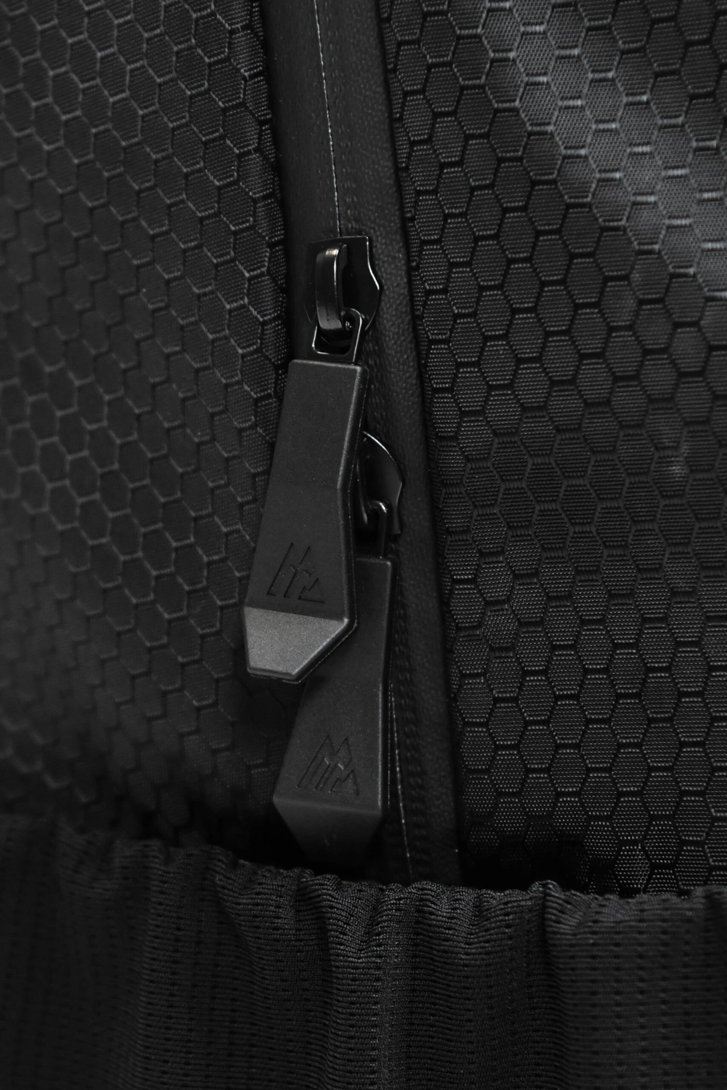 MTX Trail 2.0 32L Backpack - Black/Cement Grey 7 MTX Trail 2.0 32L Backpack - Black/Cement Grey - Image 7