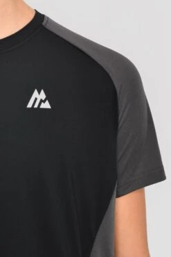 Junior Sprint T-Shirt - Black/Jet Grey -Sports Clothing Store SPRINT TEE BLACK JET GREY logo detail