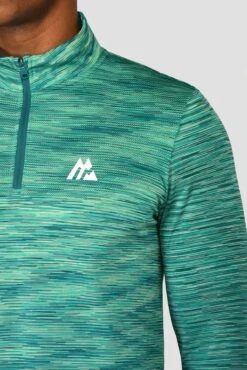 Trail Seamless 1/4 Zip - Mountain Meadow/Deep Sea 10 Trail Seamless 1/4 Zip - Mountain Meadow/Deep Sea -Sports Clothing Store TRAIL SEAMLESS 1 4 ZIP MOUNTAIN MEADOW DEEP SEA logo detail